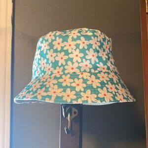 Love this kiddo sun hat!
